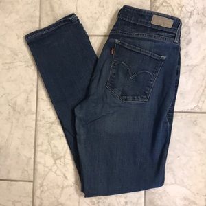 Women’s Levi’s straight leg jeans